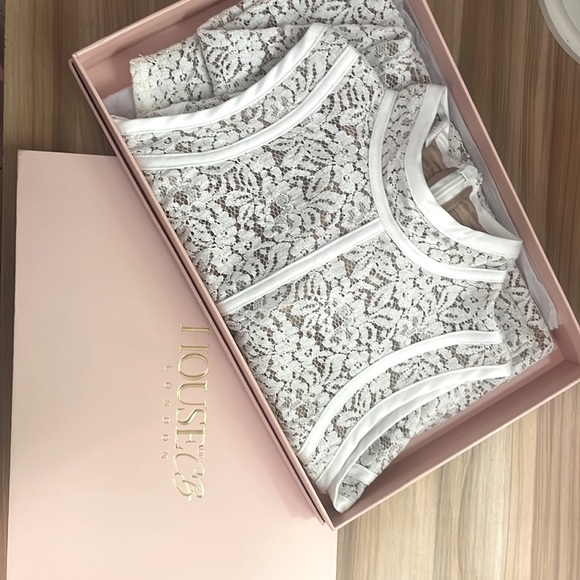 House of CB Caitlyn WHITE + BEIGE LACE DRESS - XS - Picture 16 of 16